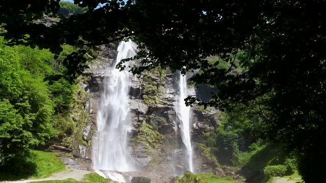 video 4K - Cascata - Valtellina - Italy