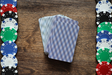 Obraz premium Playing chips and a deck of cards