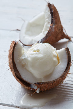 Vanilla coconut ice cream