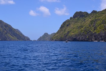 Fototapeta na wymiar Ocean view with big rocks