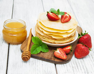 pancakes with strawberries