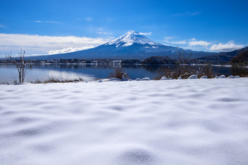 Fototapeta na wymiar Beautiful landscape the Mountain Fuji at Kawaguchiko lake,Japan