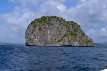 Fototapeta na wymiar Ocean view with island in El Nido