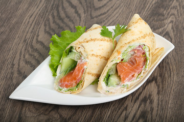 Salmon bread roll