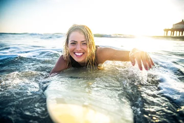 Fotobehang Woman surfing © oneinchpunch