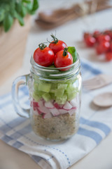 Quinoa Salat im Glas 