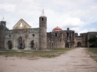 Fototapeta na wymiar Old church in Mexico