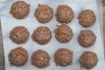 Meatballs preparation using ice cream scoop, easy trick, white marble cutting board