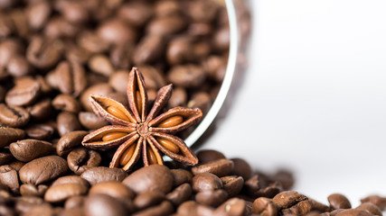 Grains of coffee aroma and invigorating drink