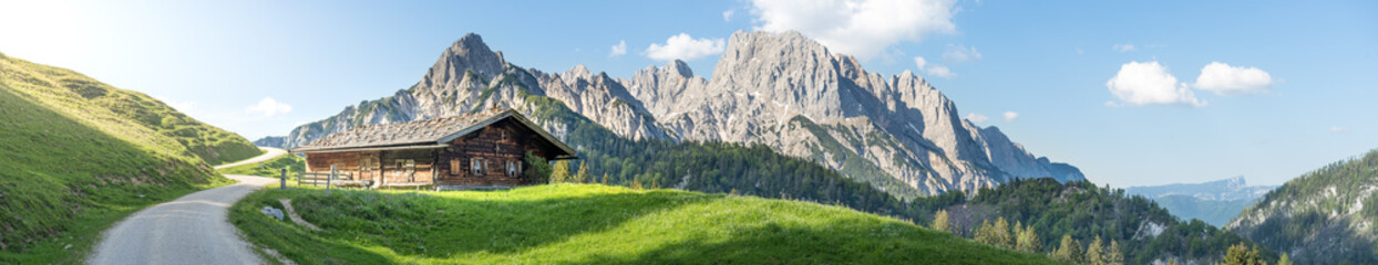 Fototapeta na wymiar Panoramic view in the Austrian mountains