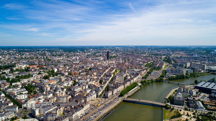 Fototapeta na wymiar Vue aérienne du centre ville de Nantes, en Loire Atlantique, France