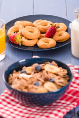 Breakfast with wholegrain cereals.