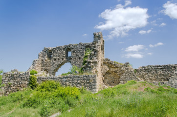 Fototapeta na wymiar ruins of ancient castle