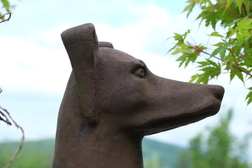 Hundekopf aus Stein