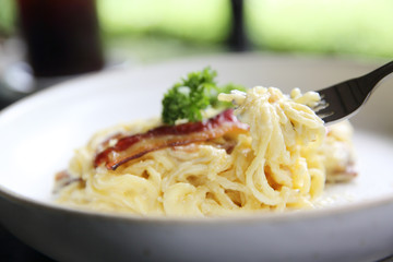 Spaghetti white sauce with bacon and cheese