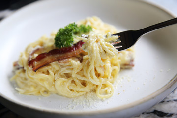 Spaghetti white sauce with bacon and cheese
