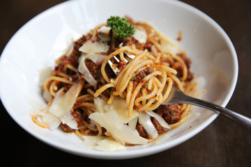 spaghetti bolognese meat sauce on wood