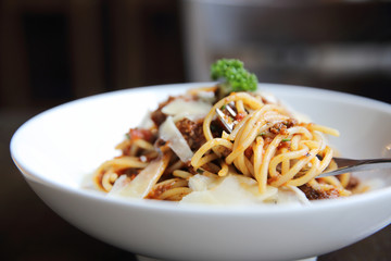 spaghetti bolognese meat sauce on wood