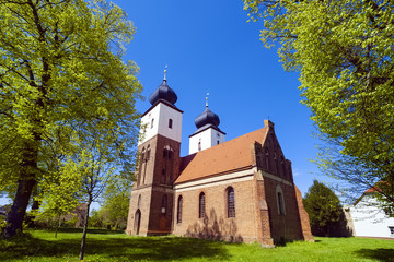 Fototapeta na wymiar St.-Marien-Kirche in Tremmen, Brandenburg, Deutschland