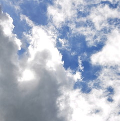 Obraz premium Ciel bleu, nuages blanches , fond 