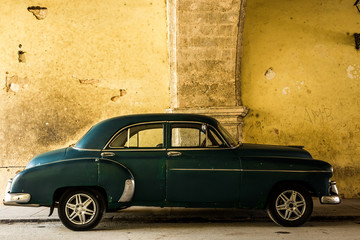 Grünes altes Auto