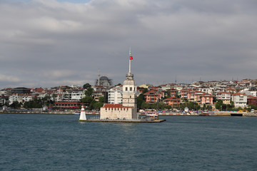 Obraz premium Maidens Tower in Bosphorus Strait, Istanbul