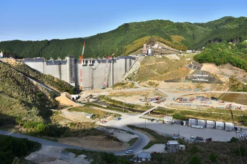 Schapenvacht deken met foto Dam Irahara Dam in aanbouw (mei 2017)