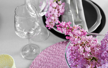 Obraz na płótnie Canvas Beautiful lilac bouquet on served table