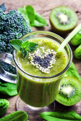 Green vegetable smoothie