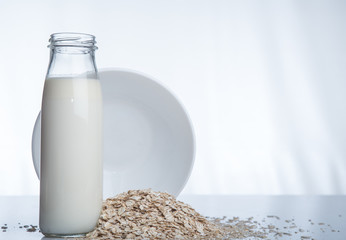 milk with oatmeal - 158558126