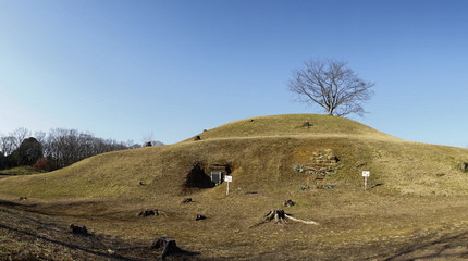冬の岩屋古墳の風景