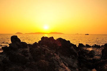 Fototapeta na wymiar Beach on Tropical Islands at Sunset 