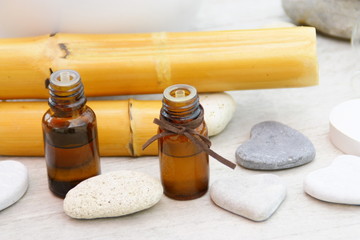 huile essentielle,galets,pierres,minéral et bambou