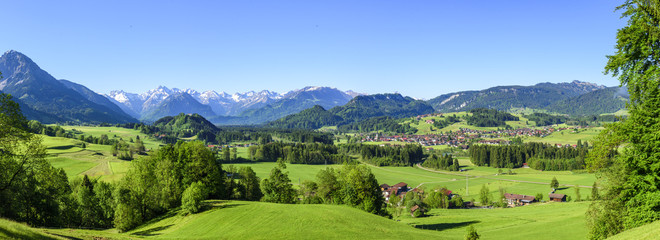 Fototapeta na wymiar herrlicher Ausblick ins Oberallgäu