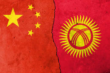 Little crack. Flags: China, Kyrgyzstan