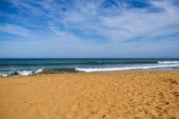 Fototapeta na wymiar Splashing waves on mediterranean beach