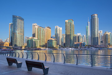 Dubai - The promenade of Marina.
