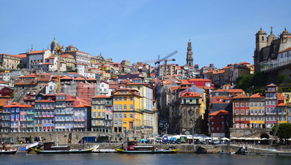 Fototapeta premium Porto, Portugal - 2nd May, 2017: Ribeira (old town), a Unesco World Heritage, seen from Vila Nova De Gaia (the other side of Ponte Dom Luis)