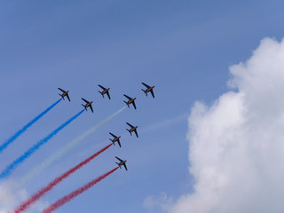 patrouille de france et nuage