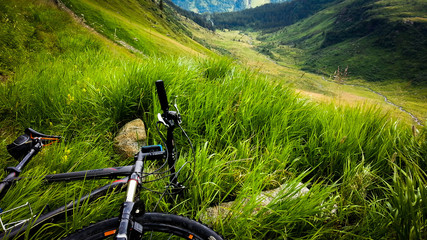 Fototapeta na wymiar Mountainbiken in Südtirol