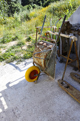 Fototapeta premium detail of a old wheelbarrow