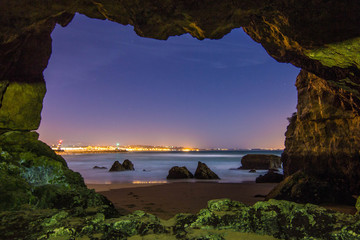 Felsen im Blick auf den Hafen von Lagos