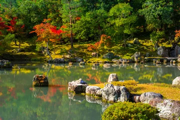 Poster de jardin  Autumn at the lake of tenryu-ji temple in Arashiyama, Japan  © Patryk Kosmider