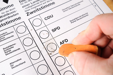 Stimmzettel zur Bundestagswahl, Kreuz bei der AFD wegradiert