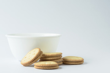 Fototapeta na wymiar Crackers and a white bowl