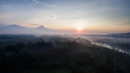 Obraz premium borobudur at dawn