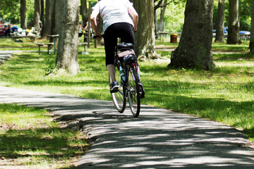 Naklejka premium Riding a bike in the park