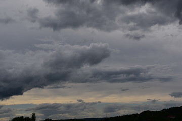 Fototapeta na wymiar Aufziehende Regenwolken