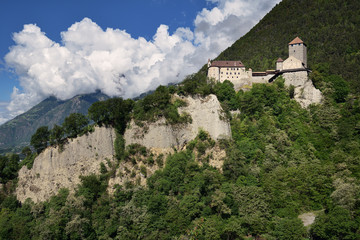 Fototapeta na wymiar Schloss Tirol in Südtirol
