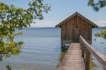 Hütte am Ende des Stegs